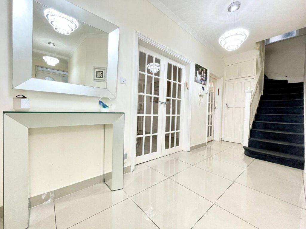 Property photo 3 of 20 3F0Bd5Be-F074-4236-8512-Daa9904A1Cbd-1200x900.Jpg