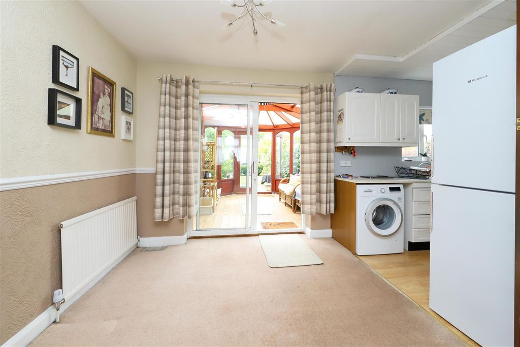 Property photo 3 of 11 Dining Area
