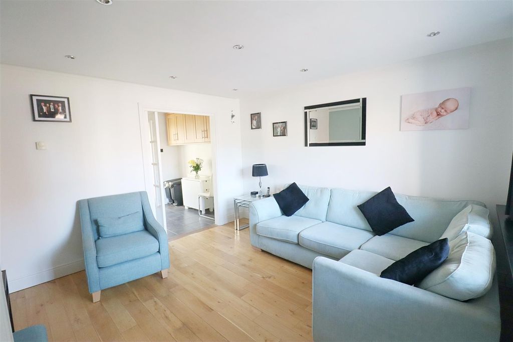 Property photo 2 of 18 Img_9866.Jpg