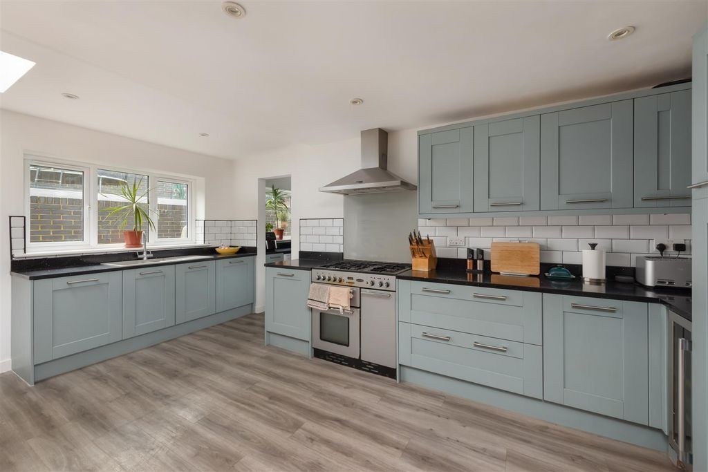 Property photo 3 of 20 Shearwater Avenue, Whitstable