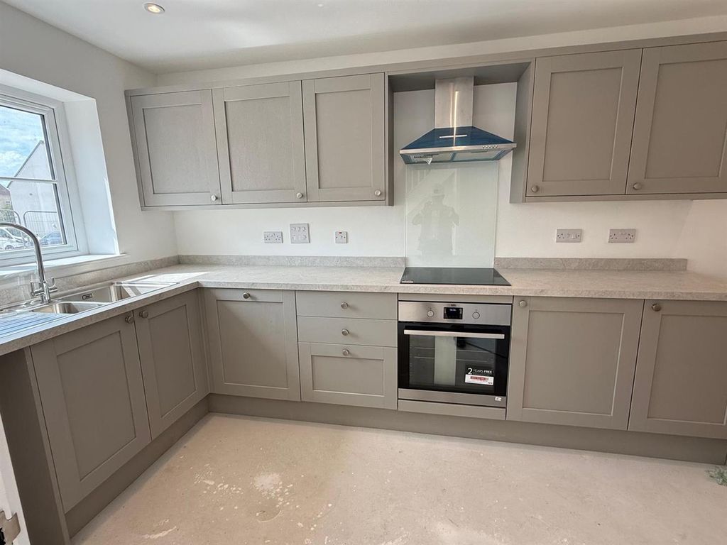 Property photo 2 of 12 Plot 376 Kitchen 1.Jpeg