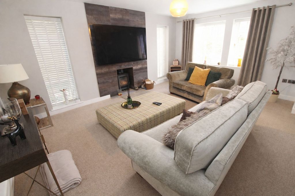 Property photo 3 of 43