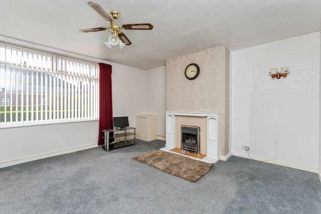 Property photo 2 of 23 Lounge