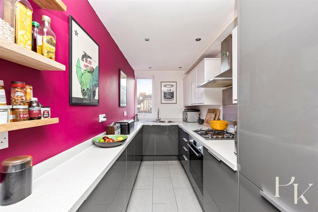 Property photo 3 of 20 Kitchen