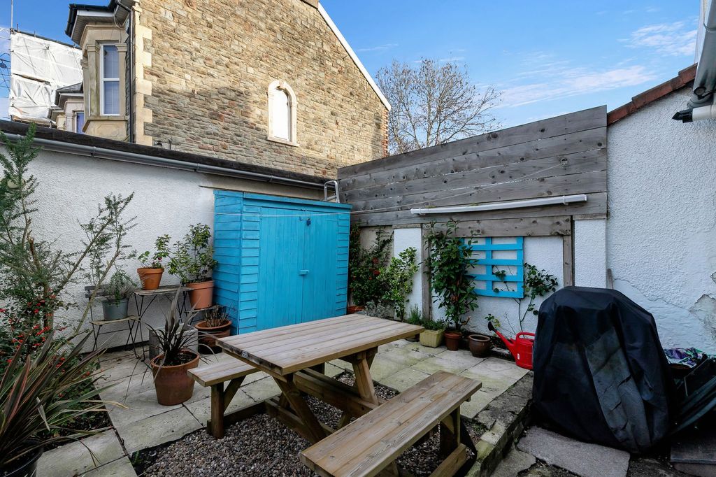 Property photo 2 of 18