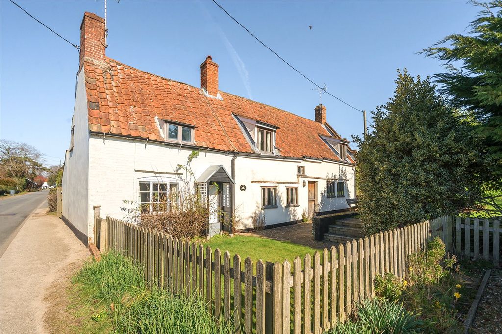 Property photo 1 of 17 The Croft