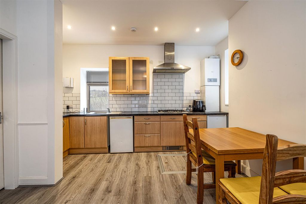 Property photo 3 of 14 8 Mavis Bank Selkirk 07.Jpg