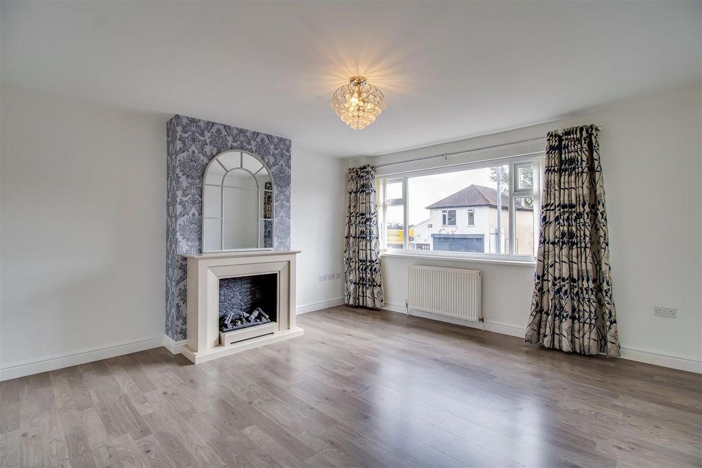 Property photo 3 of 10 Living Room