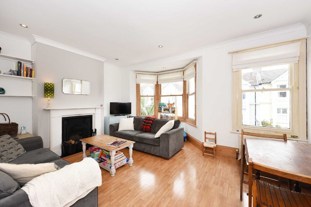 Property photo 2 of 10