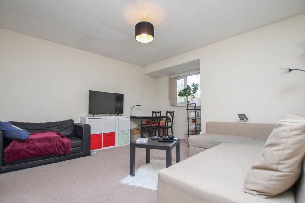 Property photo 2 of 7