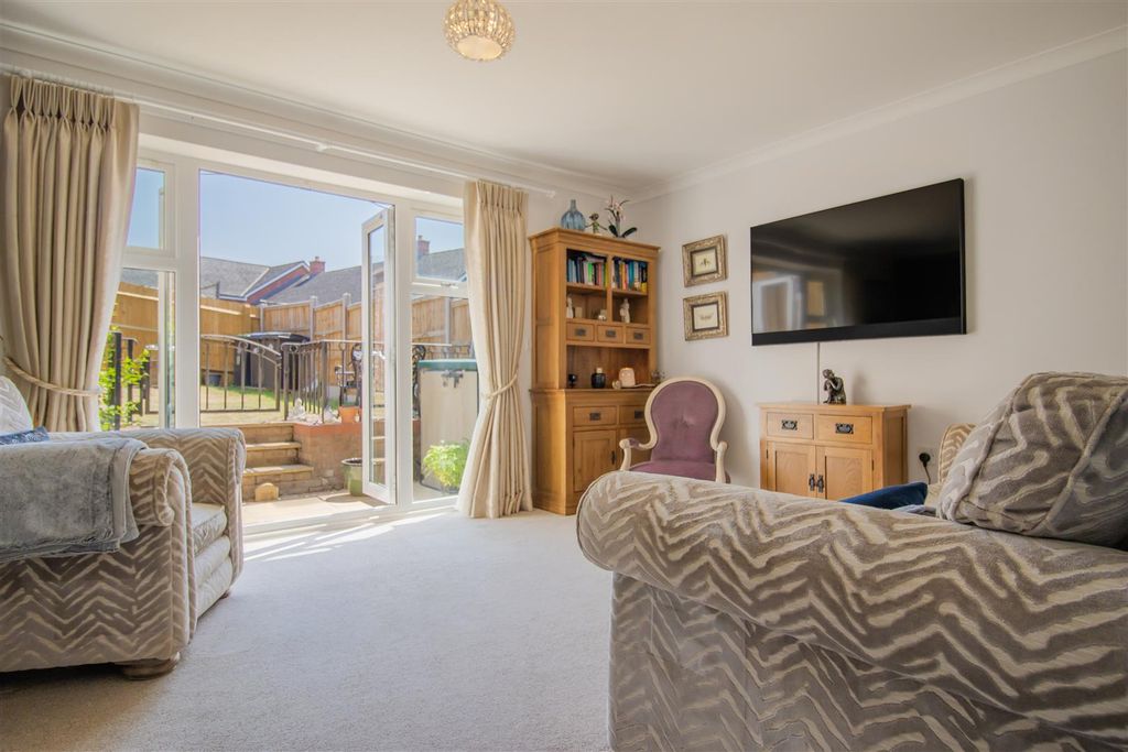 Property photo 2 of 30 Manders Croft, 11-110.Jpg