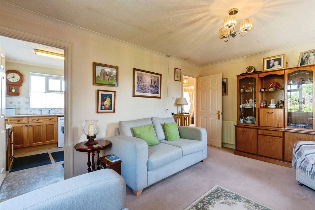 Property photo 3 of 10 Lounge