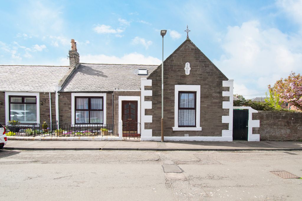 Property photo 1 of 32