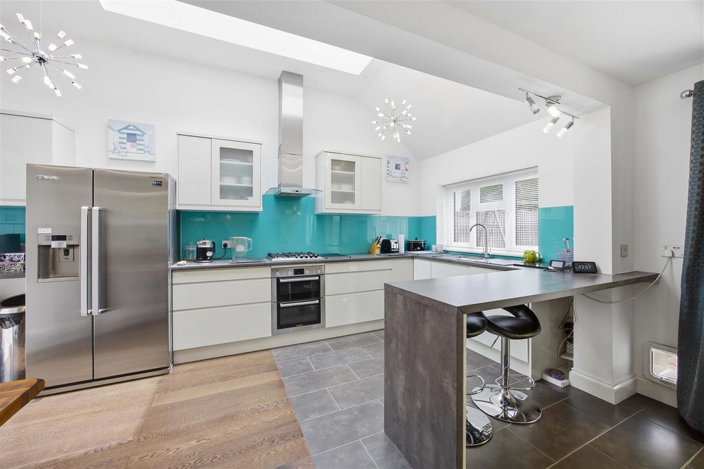Property photo 2 of 17 Kitchen