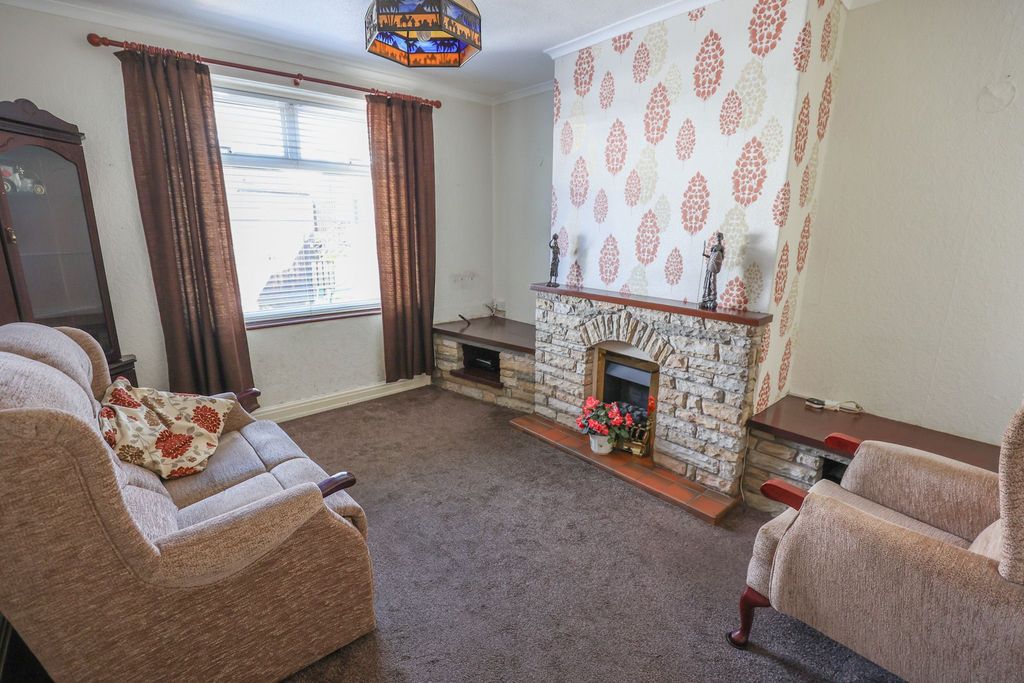 Property photo 3 of 11