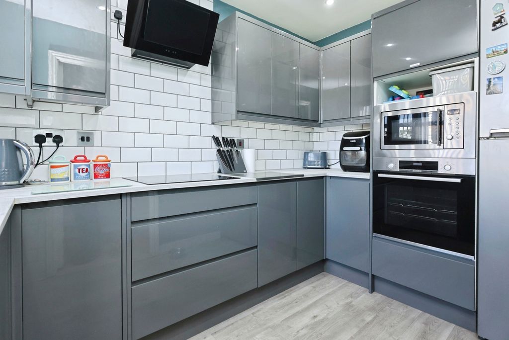 Property photo 3 of 22 Pbox-Img.Jpg
