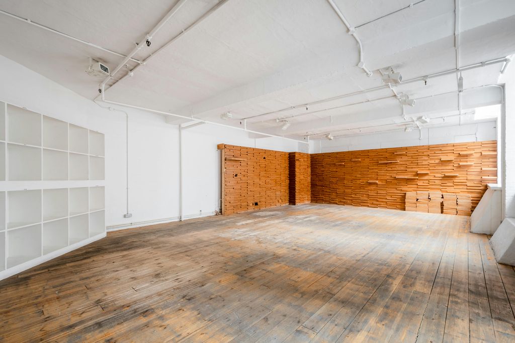 Property photo 3 of 8 Hoxton St Studios 206 New  1.Jpg