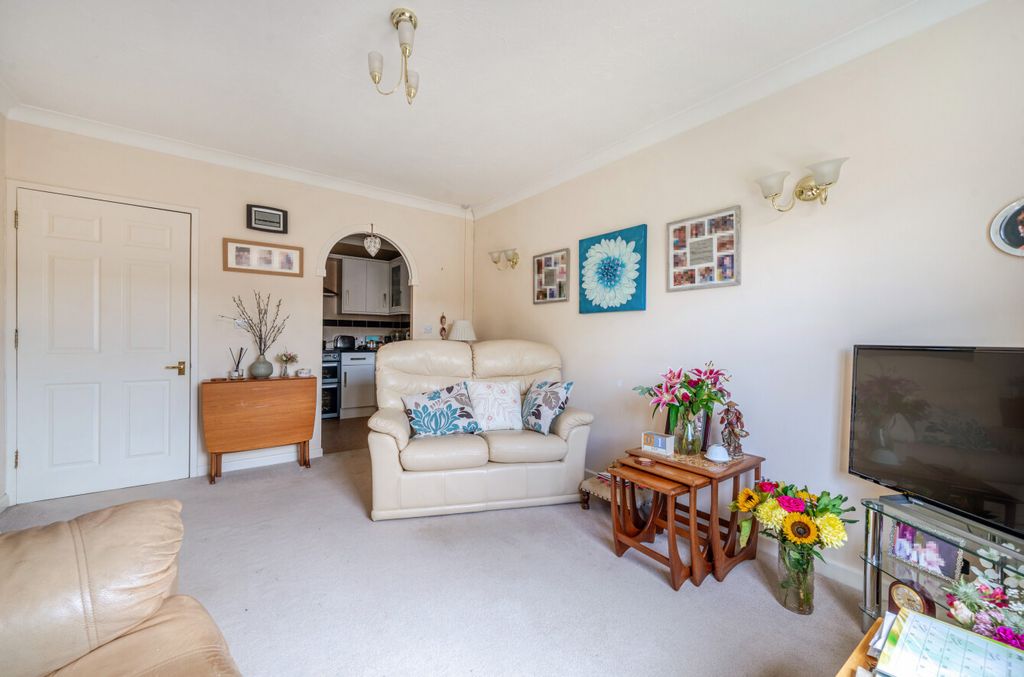 Property photo 2 of 10 1318804-2-6863E42...