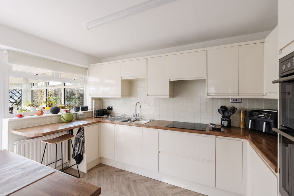 Property photo 3 of 29