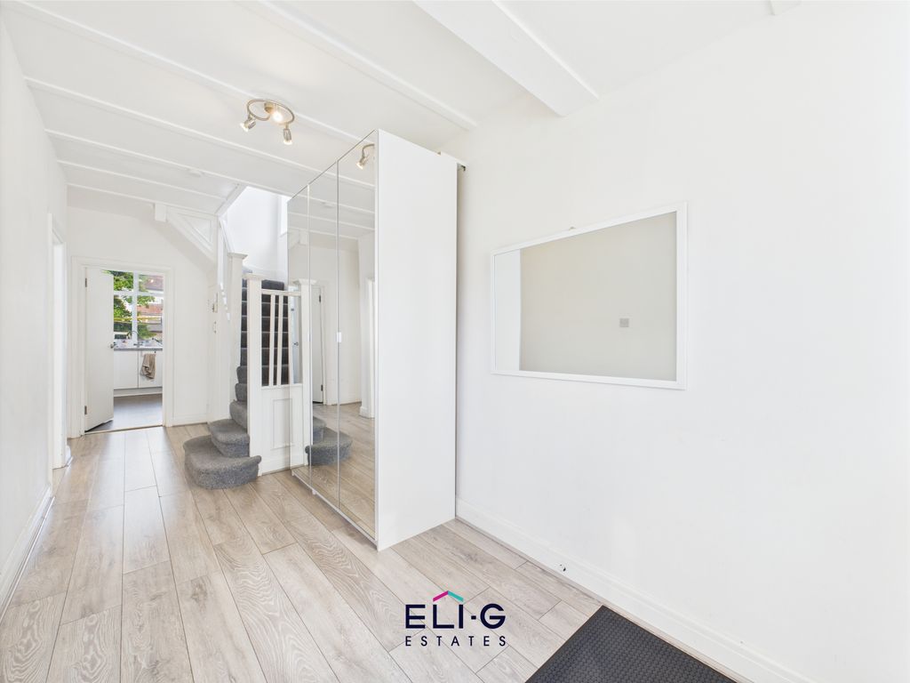 Property photo 2 of 17 Gallery