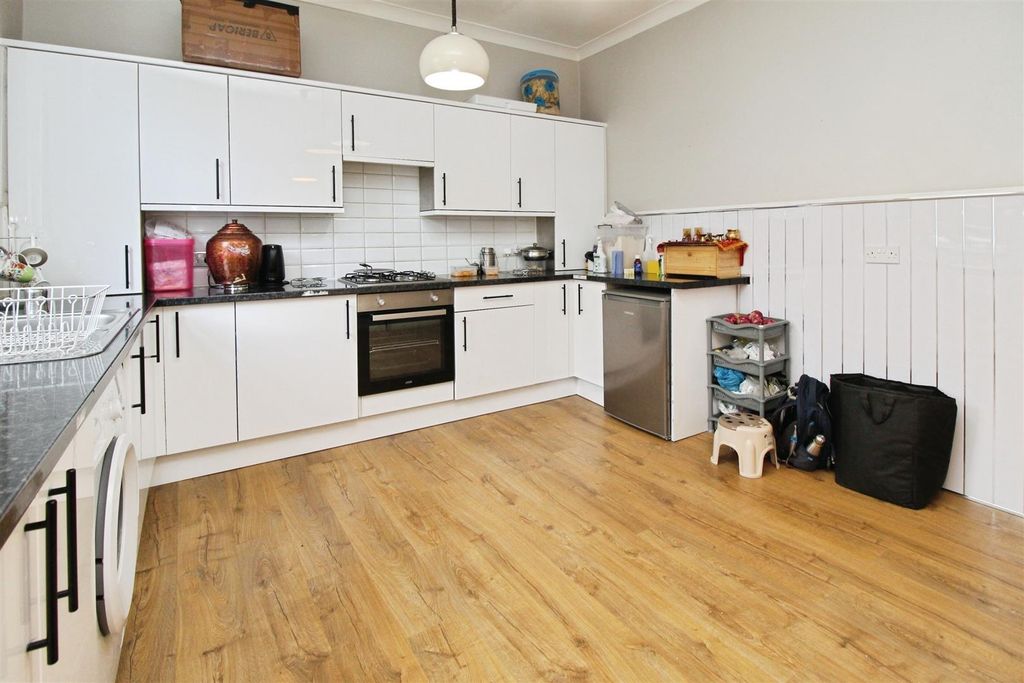 Property photo 3 of 14 Kitchen/Diner