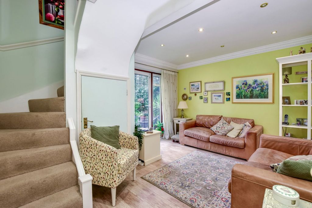 Property photo 3 of 16
