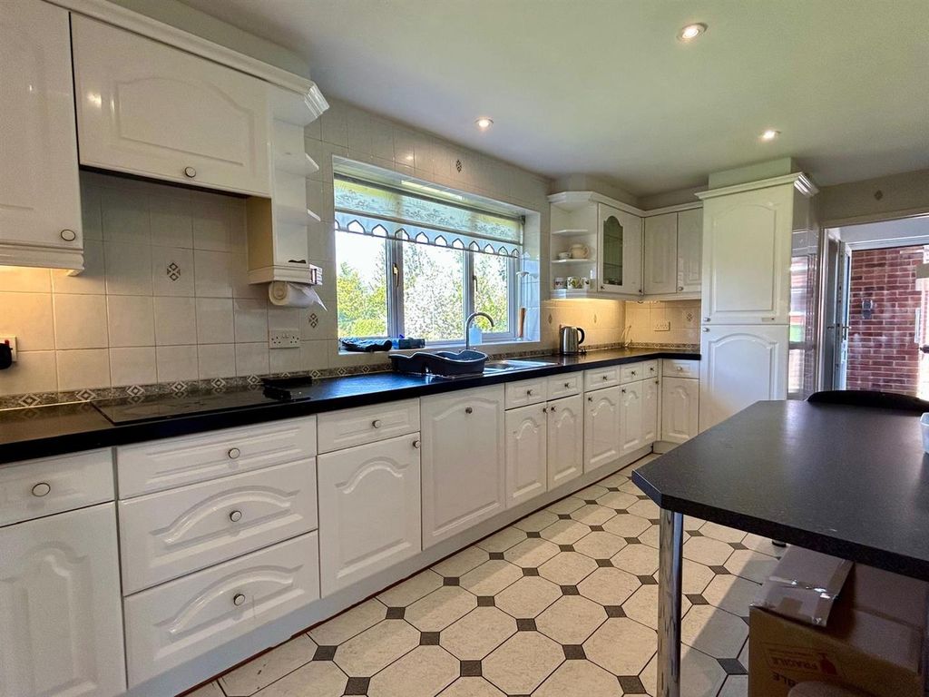 Property photo 3 of 33 Kitchen Breakfast Room