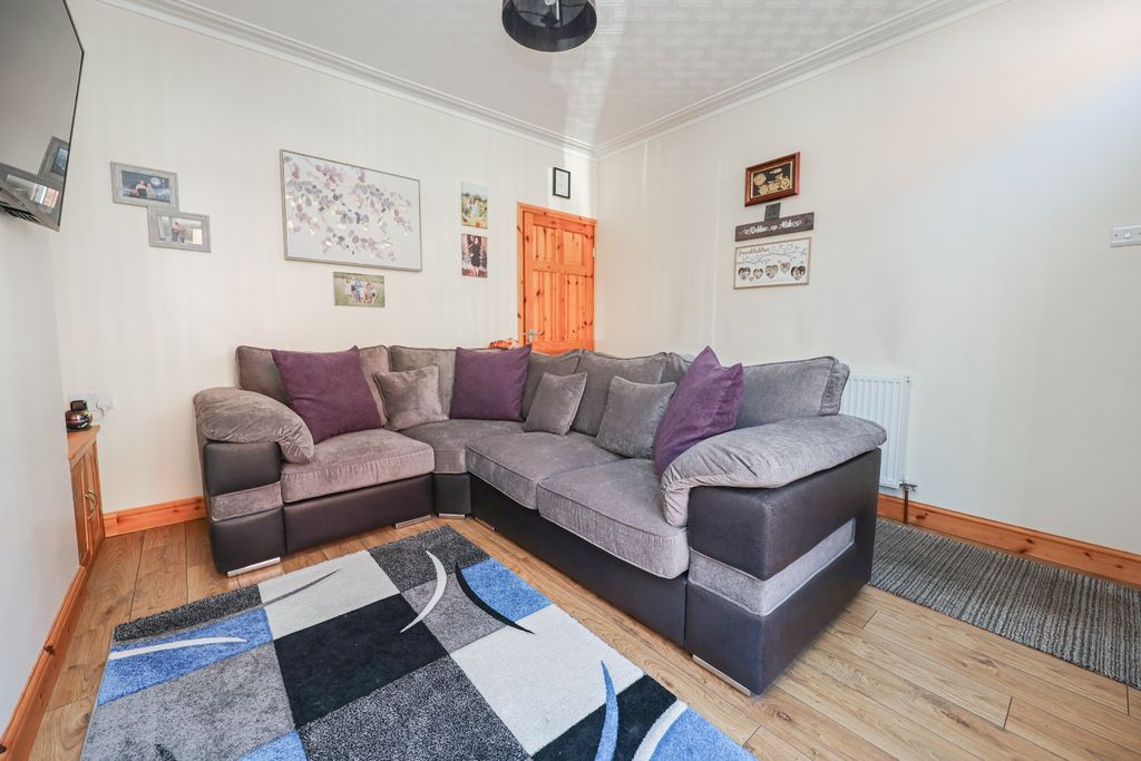 Property photo 3 of 18 5009943