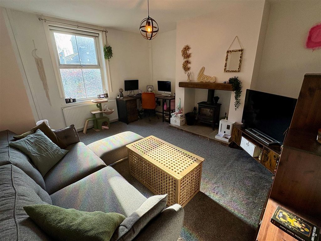 Property photo 2 of 12