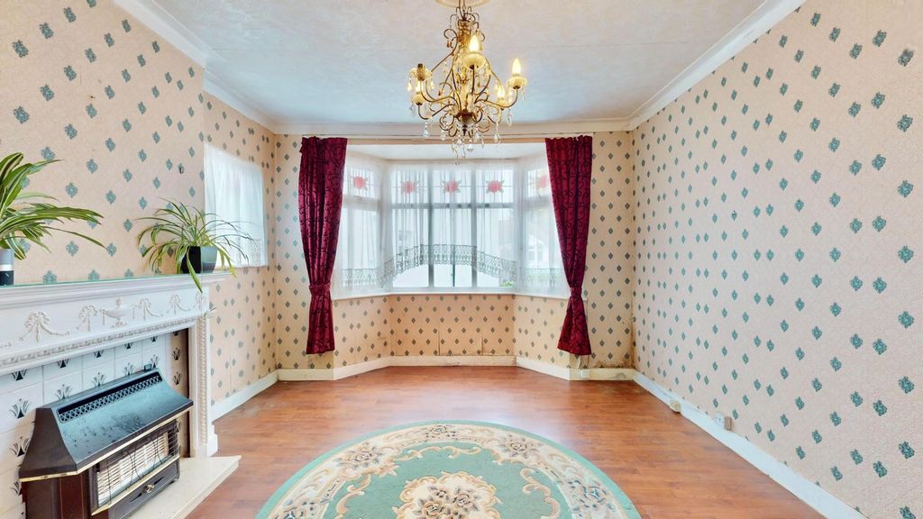 Property photo 3 of 23 92-Burlington-Gardens-10242025_154926.Jpeg