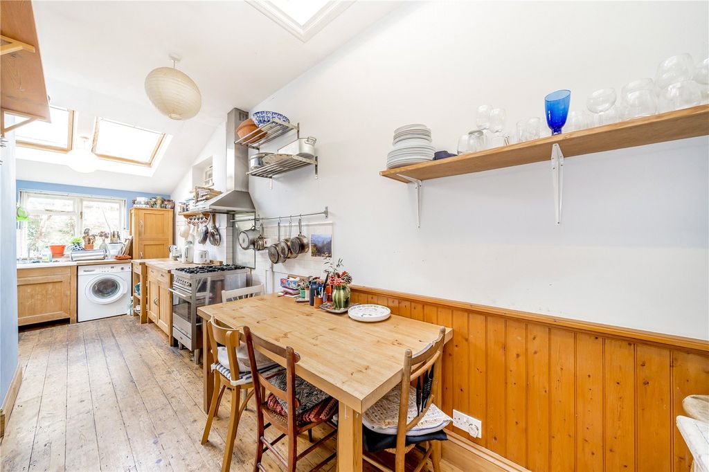 Property photo 2 of 12 Kitchen