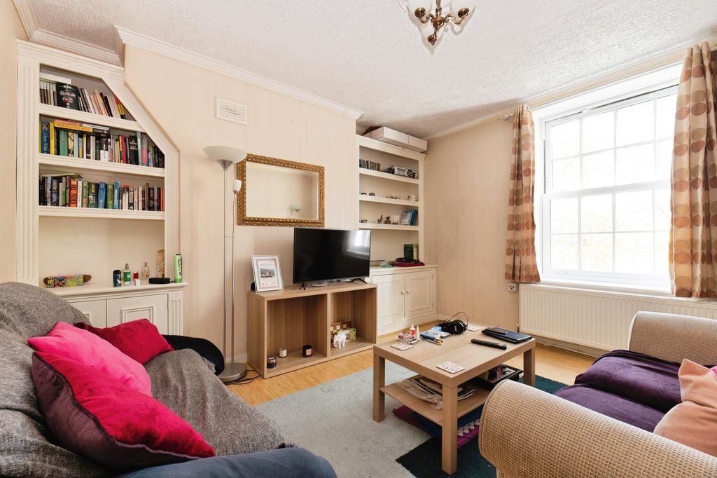 Property photo 2 of 17 Photo