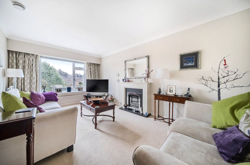 Property photo 3 of 14 Sitting Room