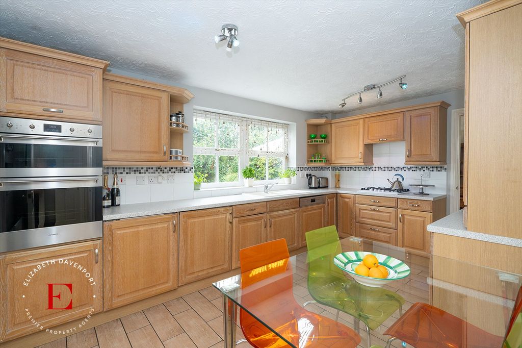 Property photo 3 of 27