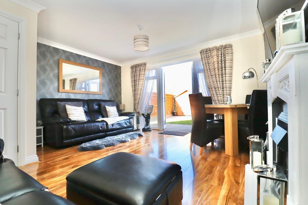 Property photo 2 of 18 Living Room