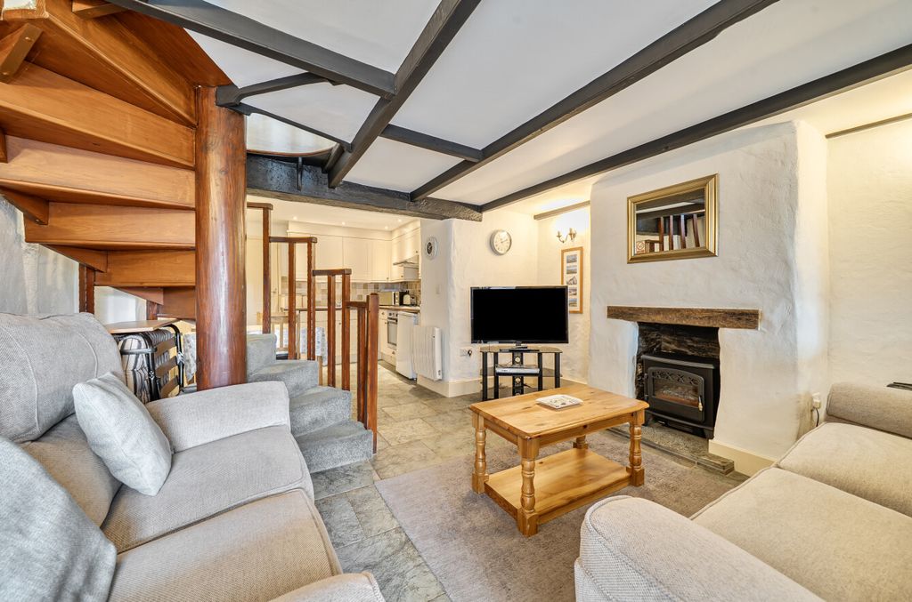 Property photo 2 of 14 1370090-8-68F767A...