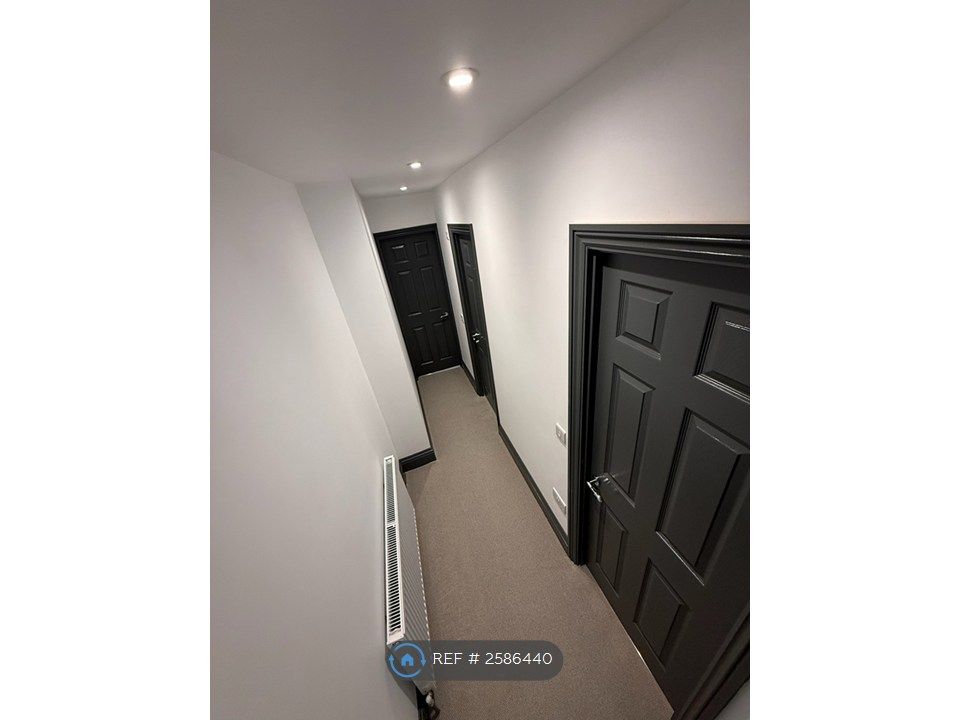 Property photo 2 of 16 Bedroom/ Bathroom Hallway