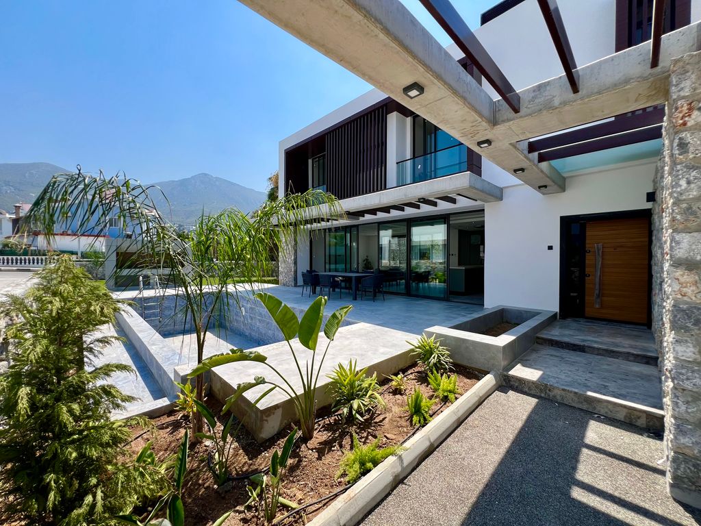 Property photo 1 of 23