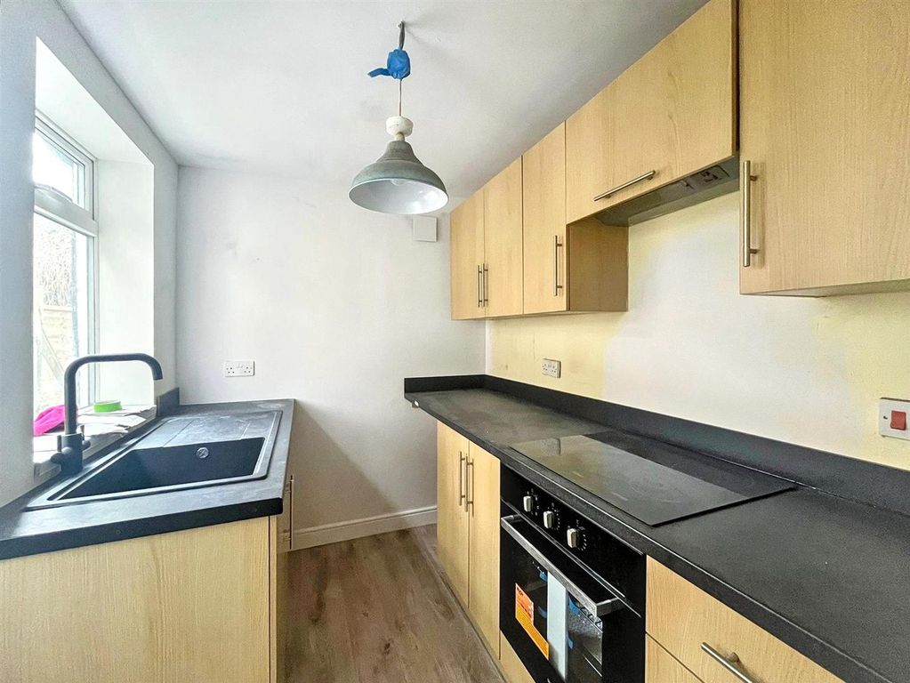 Property photo 2 of 8 34737983Dad04E5c8767Ed08c08A8326.Jpg