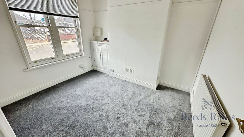 Property photo 3 of 8 Dining Room/Bed 3