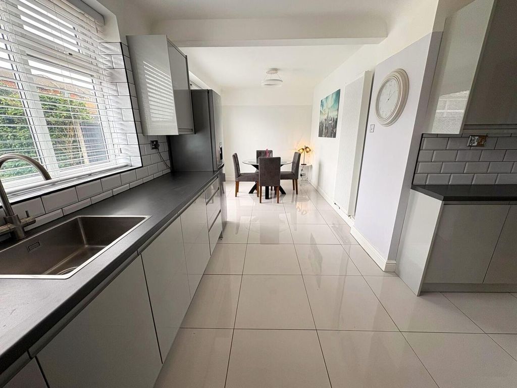 Property photo 2 of 21 Kitchen