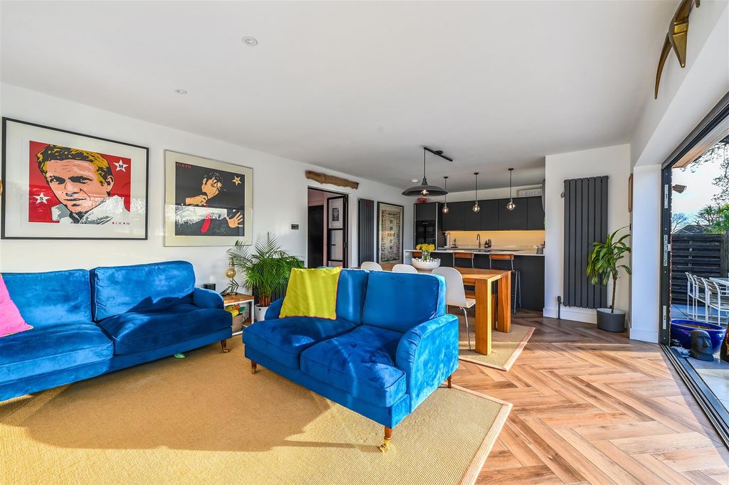 Property photo 3 of 37 5 Eden Drive Tn39 (28).Jpg