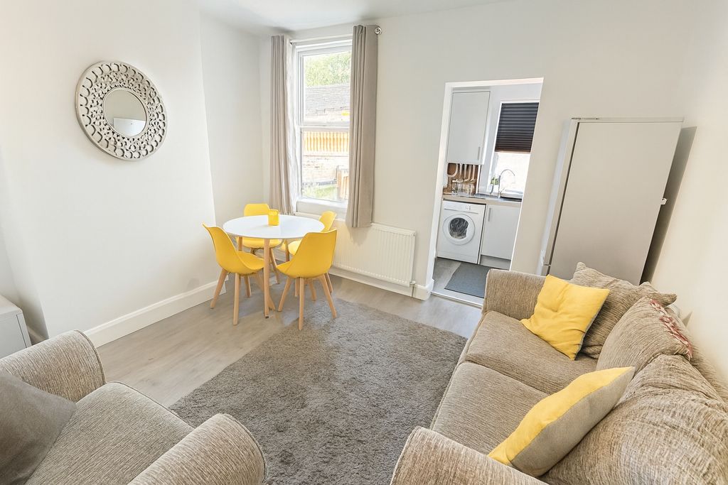 Property photo 2 of 4 Bright And Welcoming Living Room With A Comfortabl...