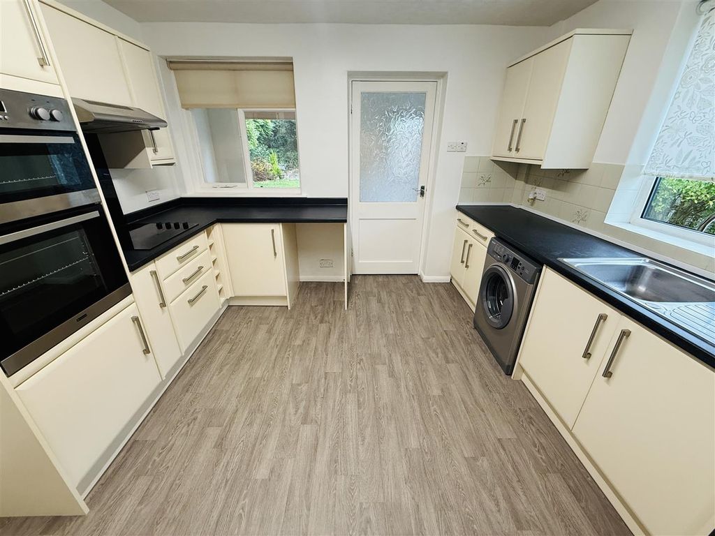 Property photo 2 of 16 Kitchen