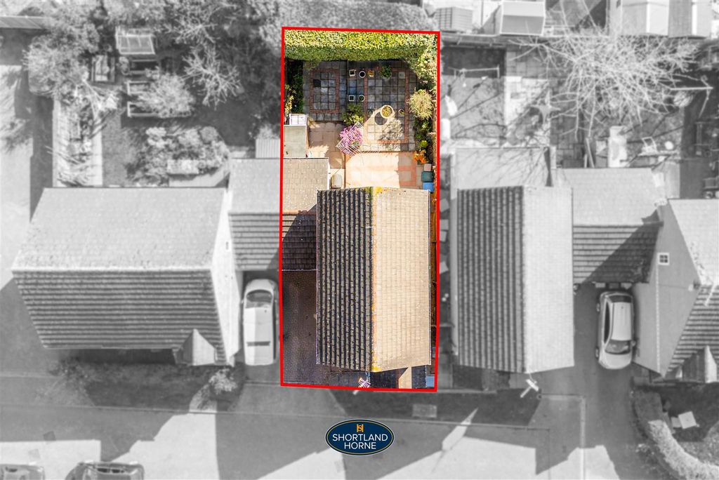 Property photo 2 of 18 Lyndaleclose_Outline.Jpg