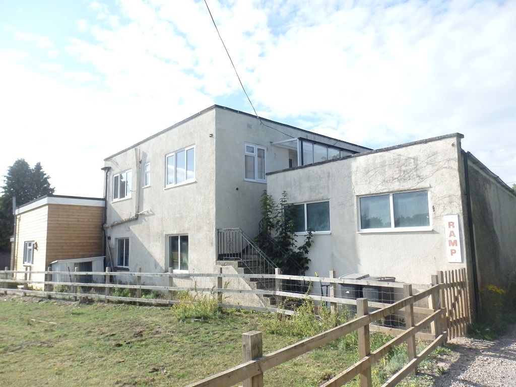 Property photo 1 of 10 Front