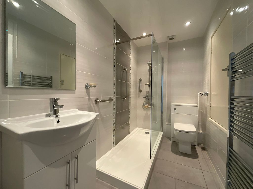 Property photo 3 of 12 4300177