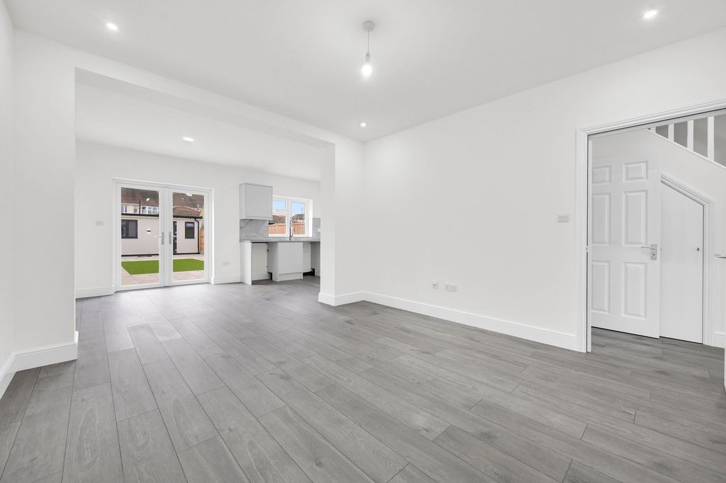 Property photo 3 of 35