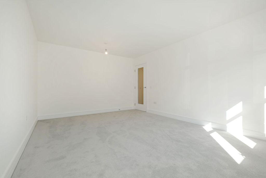 Property photo 3 of 34