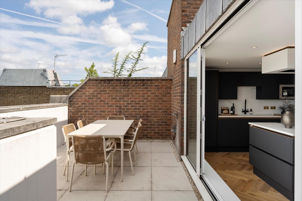 Property photo 2 of 26 Image